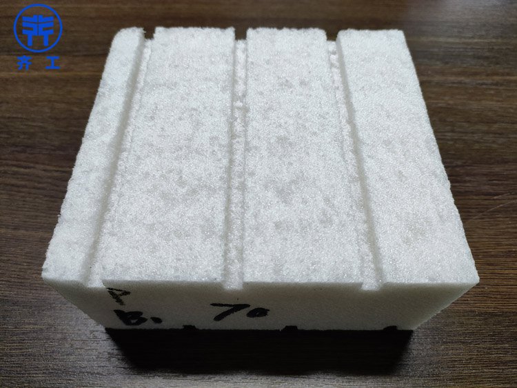 開(kāi)槽拉毛擠塑板